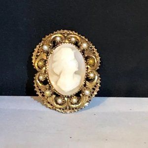 Unique Beautiful Florenza Carved Shell Cameo Faux Seed Pearl Pendant Brooch